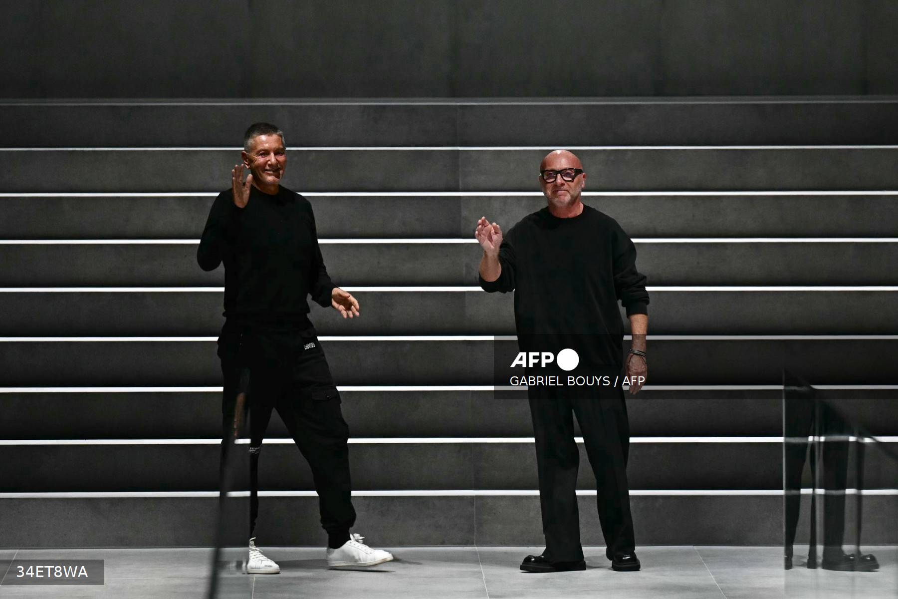 بالصور- دولتشي آند غابانا تقدم تصاميمها الرجالية الجديدة في أسبوع ميلانو للموضة